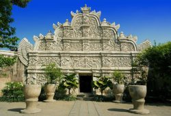 Paket Wisata Malioboro Kraton Tamansari Yogyakarta Paket Wisata Malioboro Kraton Tamansari Yogyakarta